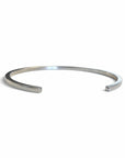 Pulsera esclava lisa de plata de Sophia Schneider Joyas con diseño minimalista y 2mm de espesor