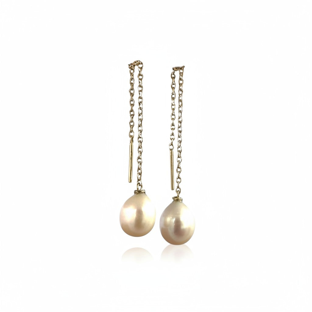 Sophia Schneider Joyas 18K gold chain drop earrings with oval pearls. Handmade Chilean artisan jewelry.