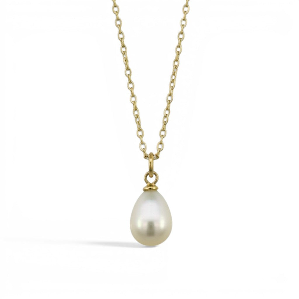 Sophia Schneider Joyas 18K gold necklace with a single oval pearl pendant, 41-45cm chain.