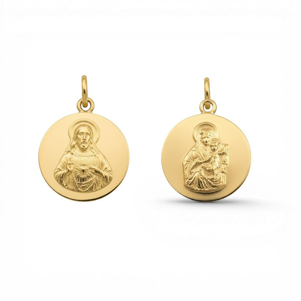 Sophia Schneider Joyas 18K gold scapular medal featuring Jesus with Sacred Heart detail. 12mm, 1.8gr.