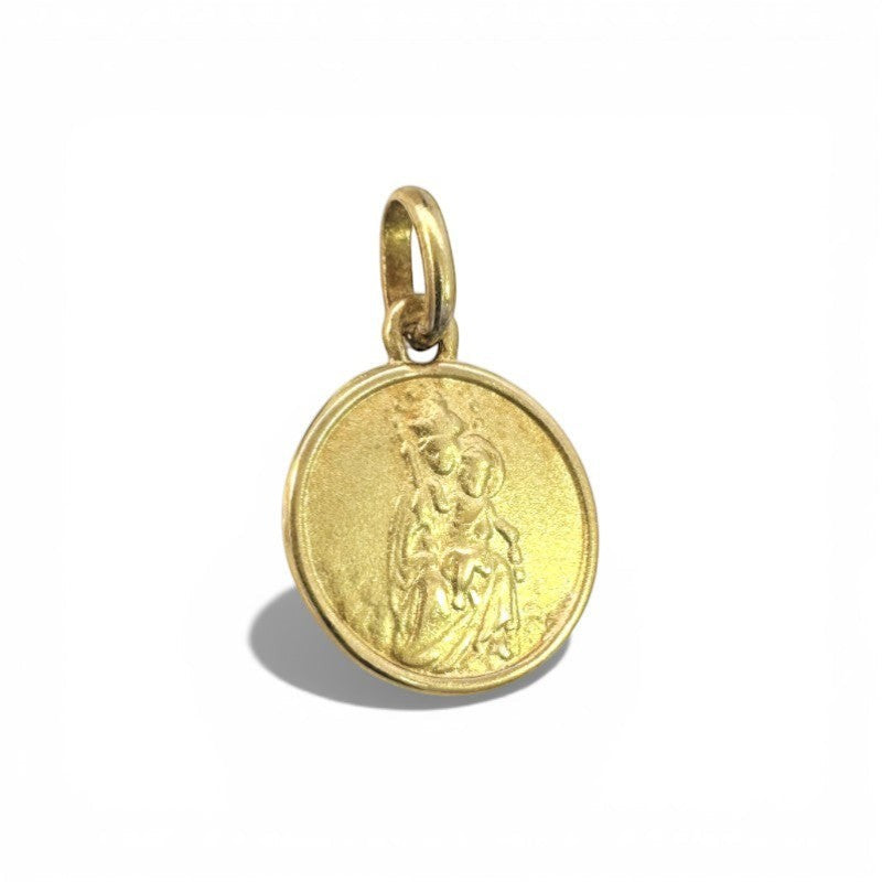 Sophia Schneider Joyas 18K yellow gold scapular medal featuring religious imagery, 1.2 cm diameter.