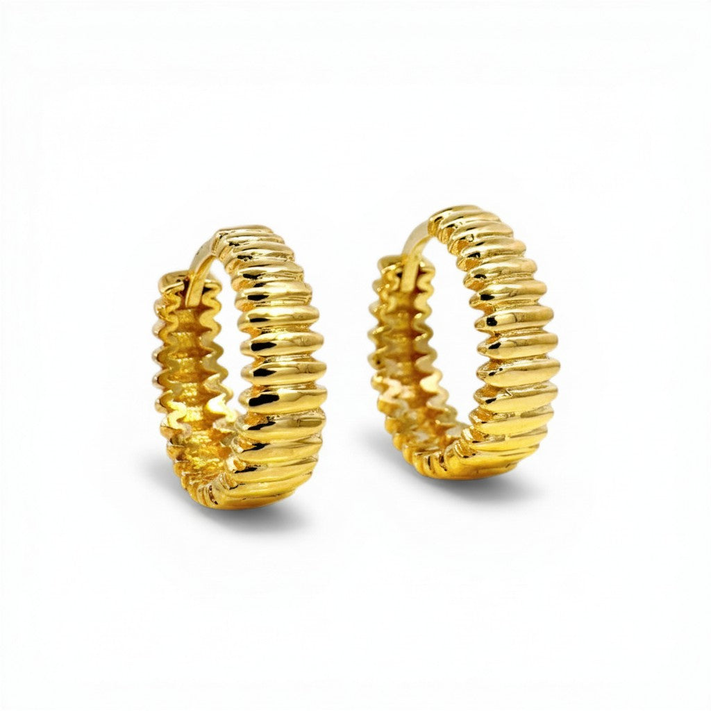 Sophia Schneider Joyas 18K gold textured hoop earrings, 15mm diameter, with a sophisticated, wavy design.