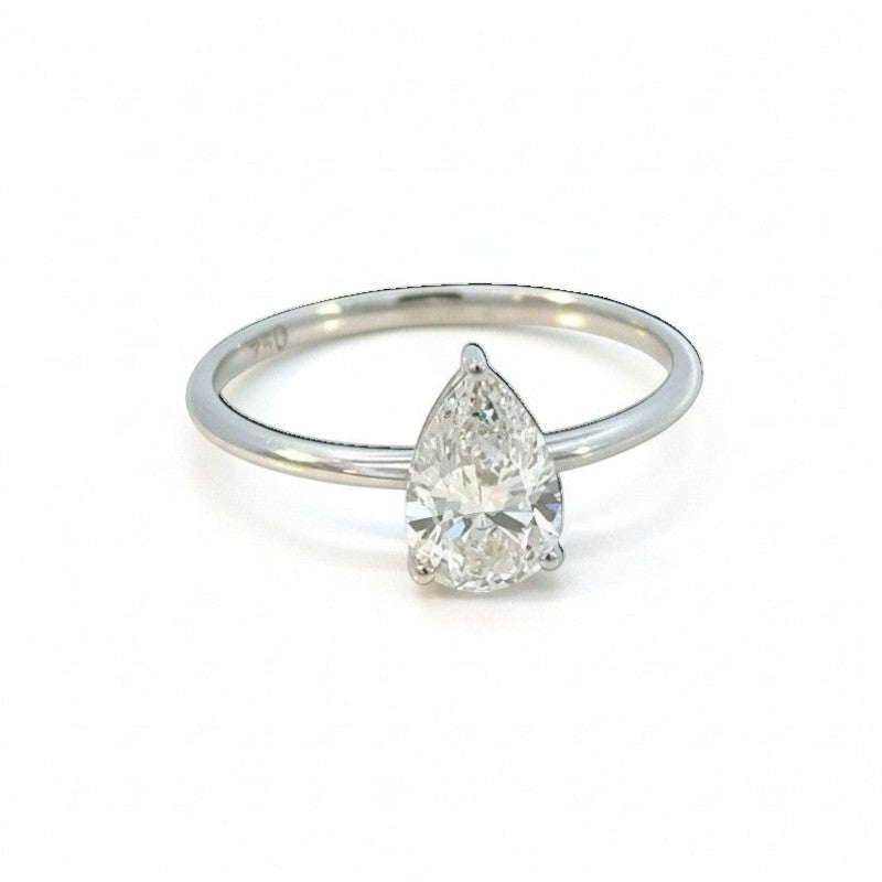 Sophia Schneider Joyas 18K white gold ring with 1 ct pear-cut lab diamond, E-VVS2 quality, IGI certified.