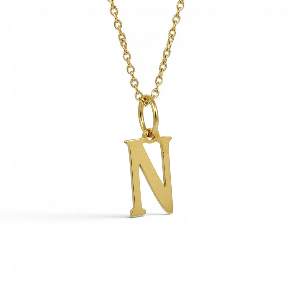Collar Sophia Schneider Joyas de oro de 14K con colgante de letra "N" y cadena ajustable de 40-45 cm.