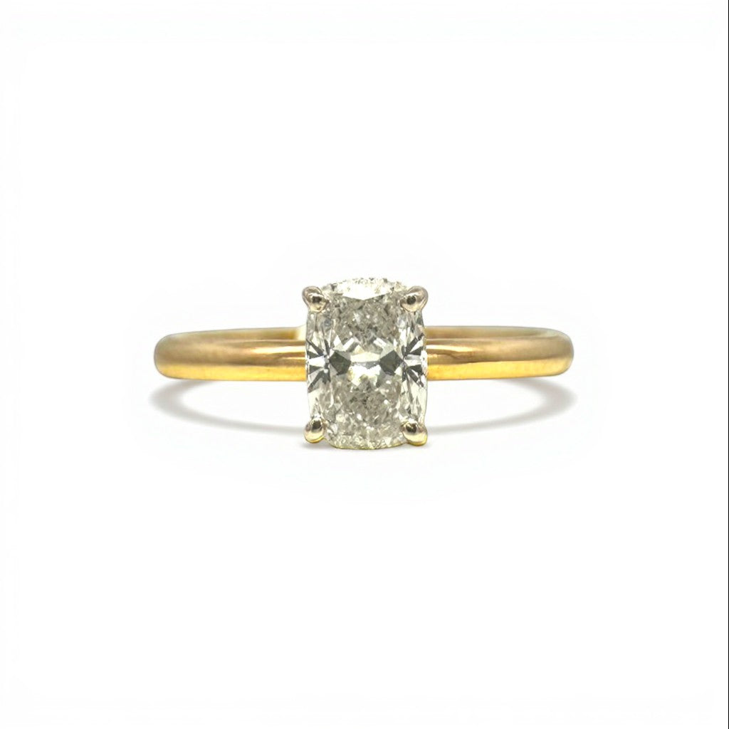 Sophia Schneider Joyas 18K gold ring with a 1.01 ct lab-created emerald-cut diamond, E-VVS2 clarity.