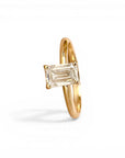Sophia Schneider Joyas 18K gold ring with 1 ct emerald-cut lab diamond. Classic solitaire engagement ring.