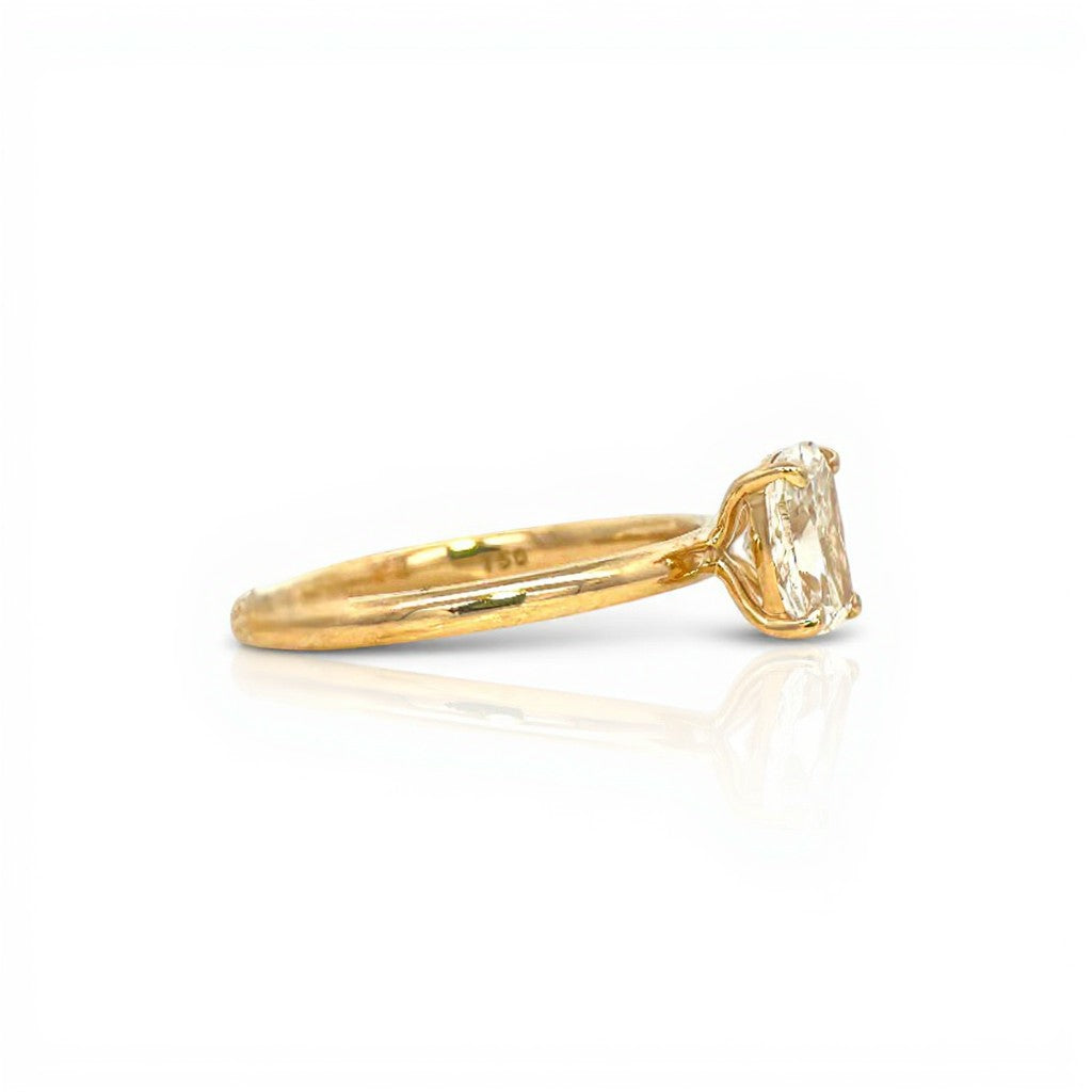 Sophia Schneider Joyas 18K gold ring with a 1.01 ct lab-created emerald-cut diamond.
