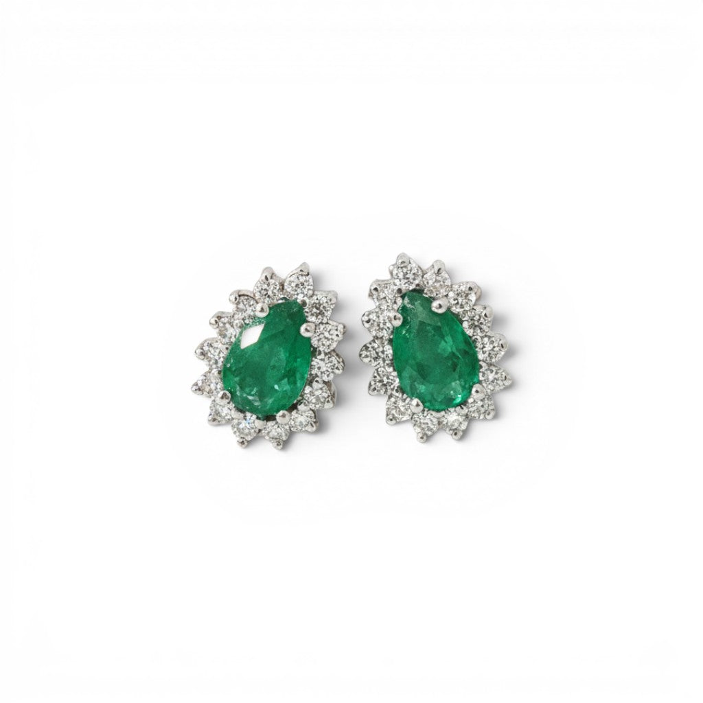 Sophia Schneider Joyas white gold 18K earrings with pear-cut emeralds surrounded by brilliant-cut diamonds.
