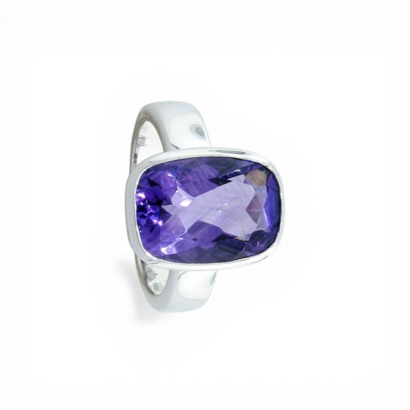 Sophia Schneider Joyas silver ring with a large cushion-cut 6.41 ct amethyst gemstone.