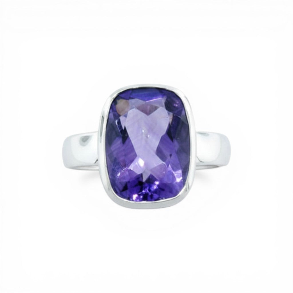 Sophia Schneider Joyas silver ring with a large cushion-cut 6.41 ct amethyst gemstone.