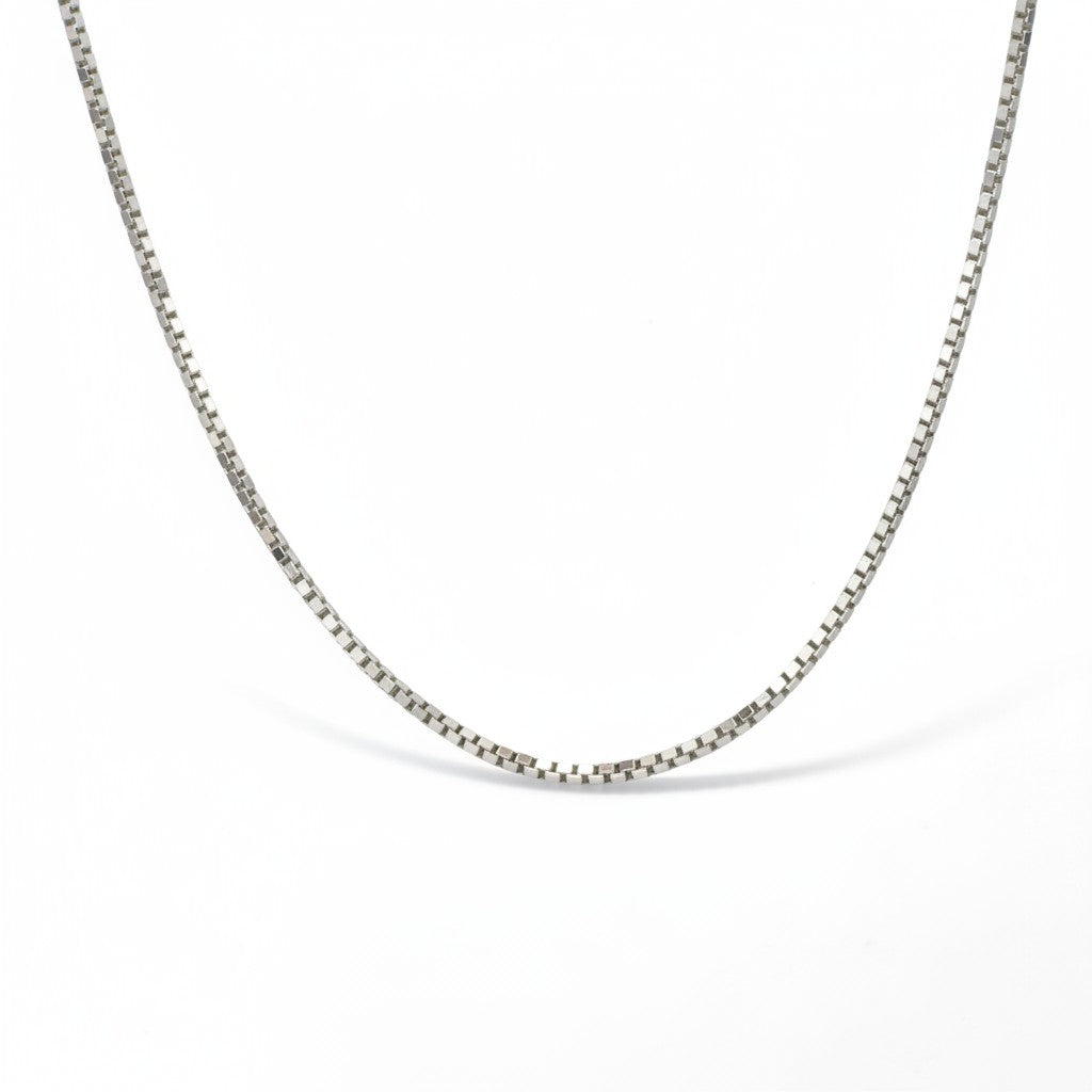 Sophia Schneider Joyas sterling silver 925 Venetian box chain necklace. Delicate, square-link chain.