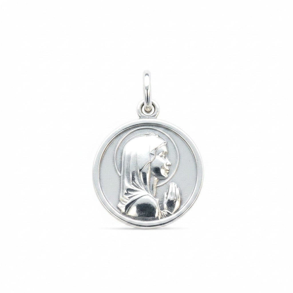 Sophia Schneider Joyas 14mm silver medal with profile of praying Virgin Mary, customizable with engraving.