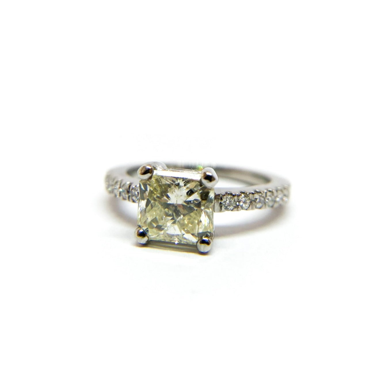 Anillo Solitario Cushion 1,73 Ct Yellow Platino