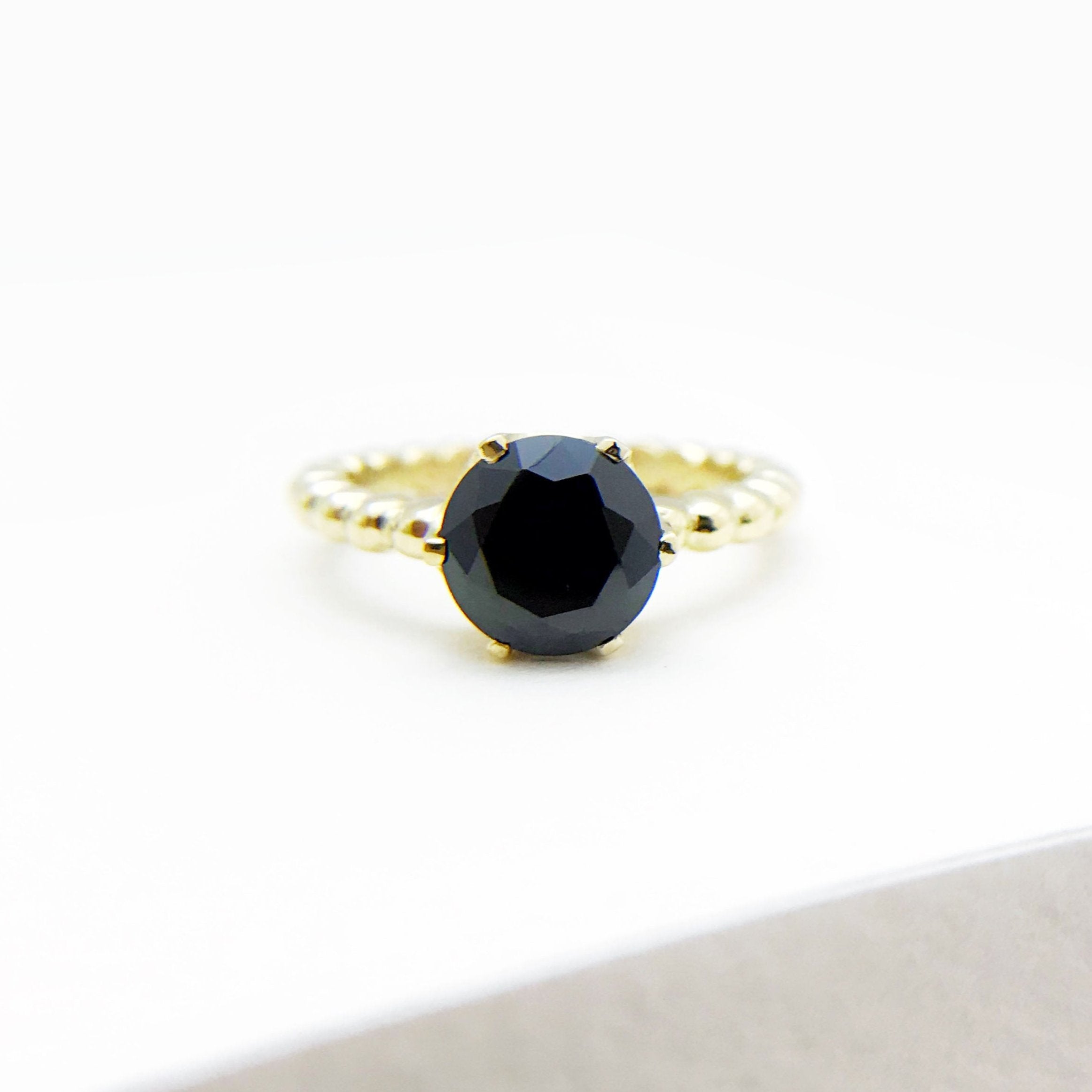 Anillo Onix Redondo Grifa Argolla pelotitas