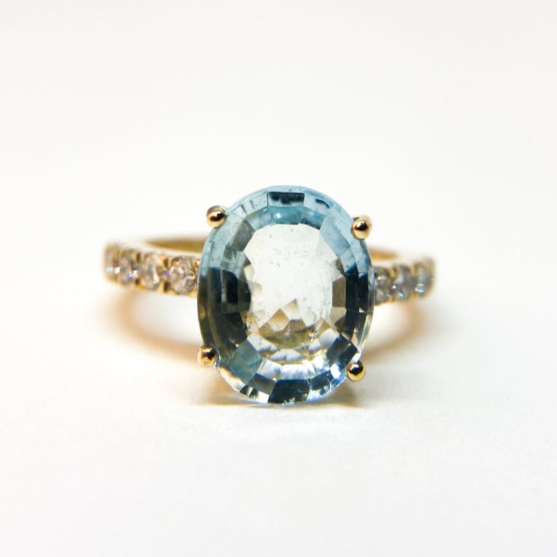 Anillo Aguamarina Oval en Grifa 8 x 5 mm